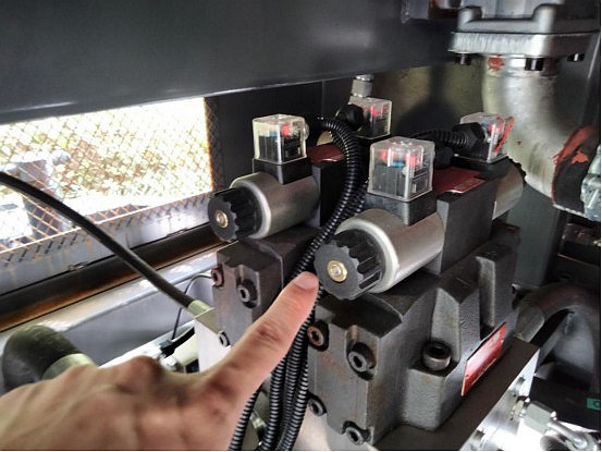 湖南科瑪森混凝土細(xì)石泵在正常泵送情況下憋壓到最高值故障處理方法！